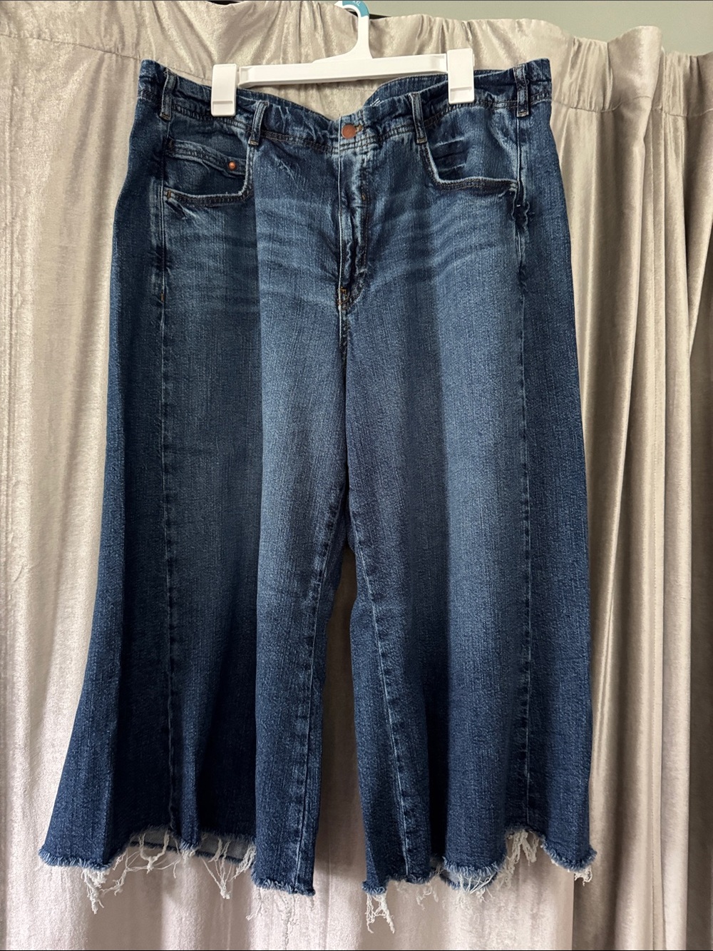 Pilcro Two-Tone Dark Blue Wide-Leg Jeans
